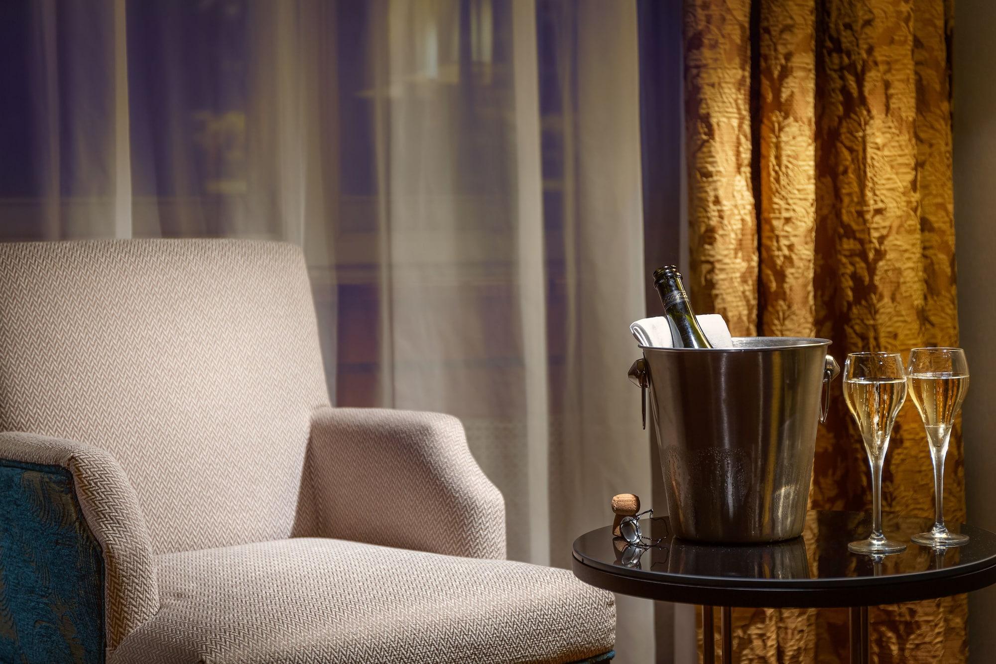 Art Deco Imperial Hotel Прага Зручності фото A champagne bucket