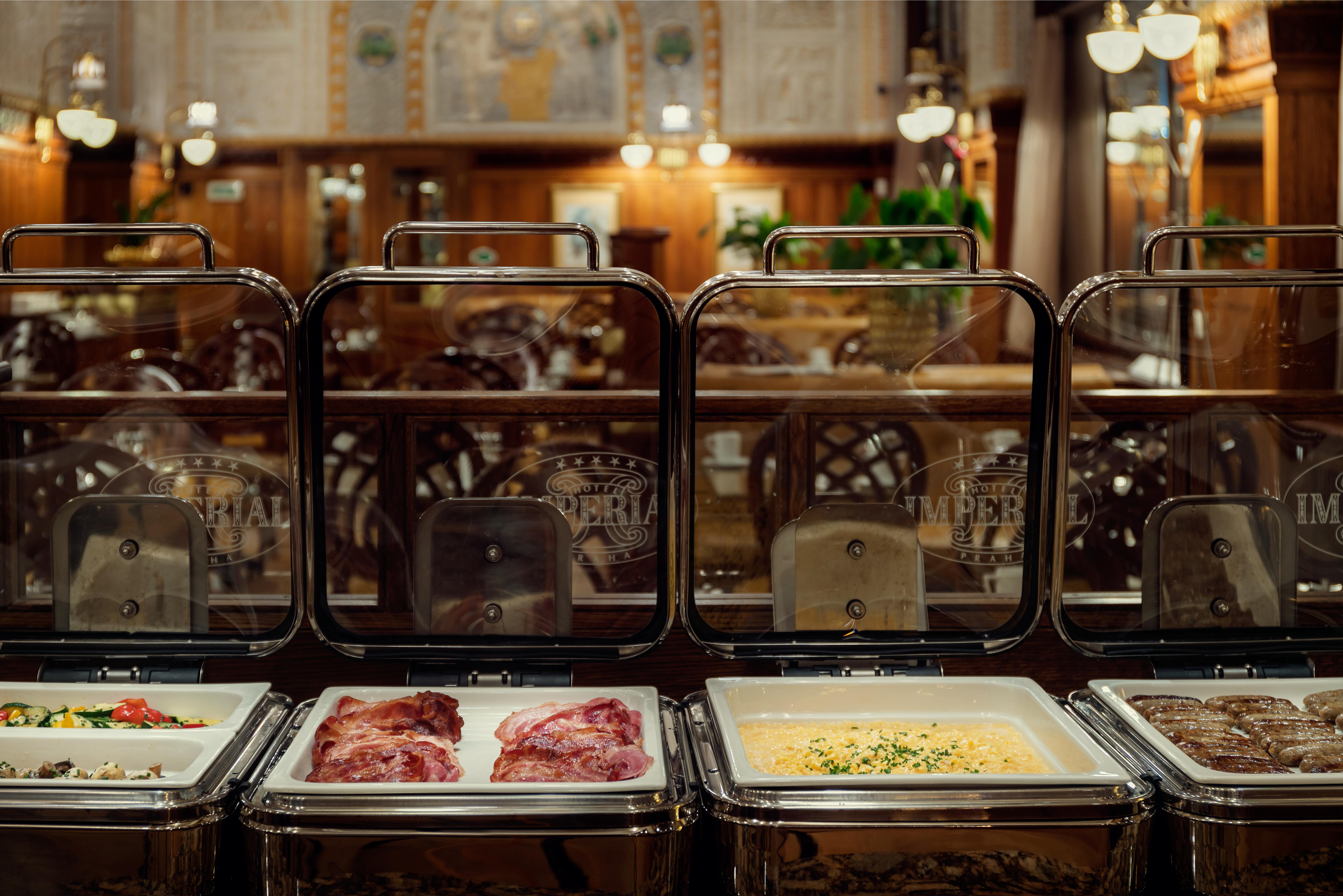 Art Deco Imperial Hotel Прага Ресторан фото A chafing dish buffet